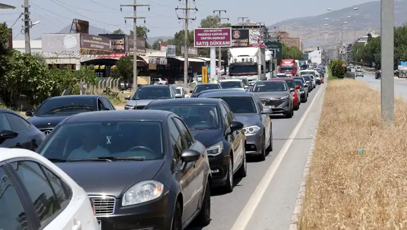 Aydın ve Muğla Arasında 60 Kilometrelik Araç Kuyruğu: Tatil Kaosu!