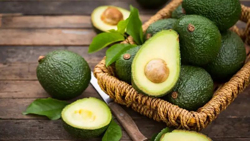 Avokado: Sağlık Faydaları ve Olası Riskleri Hakkında Bilmeniz Gerekenler