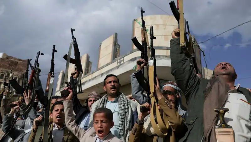 Husiler Yemen'de Kara Harekatına Hazırlandığını Açıkladı: ABD'ye Yönelik Tehditler Artıyor