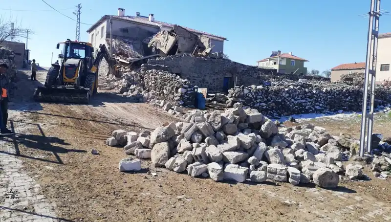 Kayseri’de Ahır Çöktü: 35 Küçükbaş Hayvan ve 2 Eşek Hayatını Kaybetti