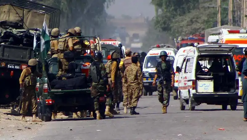 Pakistan'da Camiye Yapılan Bombalı Saldırı: 4 Yaralı