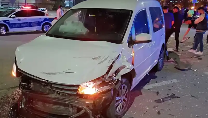 Batman’da Otomobil ile Hafif Ticari Araç Çarpıştı: 7 Kişi Yaralandı