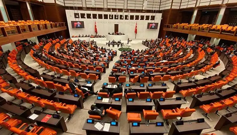 Emekli İkramiyesinde Yeni Dönem: 4 Bin TL'ye Yükseltilen Teklif TBMM'de Kabul Edildi