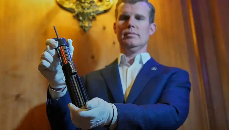 Darth Vader'ın İkonik Işın Kılıcı 3.65 Milyon Dolara Satıldı: İşte Tüm Detaylar