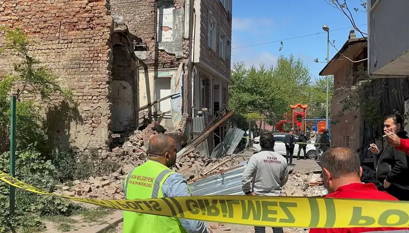 Fatih’te Deprem Sonrası Çöken Bina: Kayıplar ve Kurtarma Çalışmaları