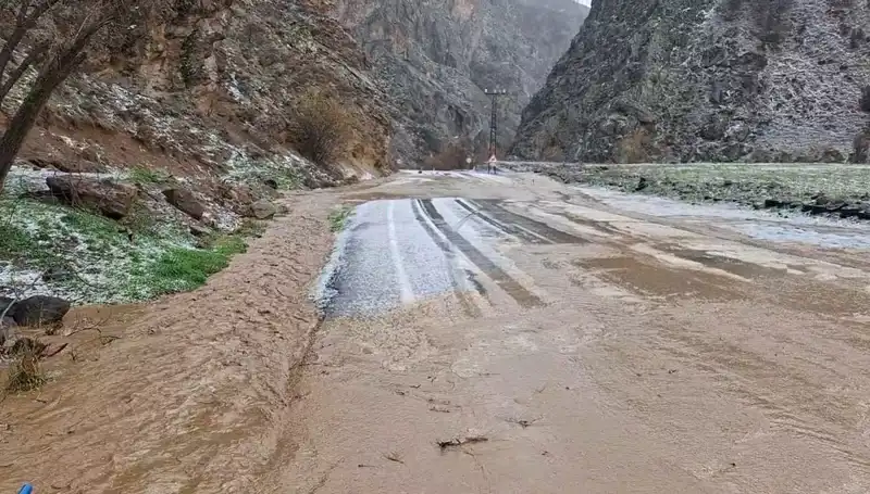 Tunceli'yi Vuran Dolu ve Sağanak Yağış, Hayatı Geri Dönülemez Şekilde Etkiliyor