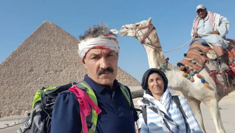 Şırnaklı Çift 16 Yılda 6 Kıtada 40 Ülke Gezip İnek Masraflarını Karşılıyor!