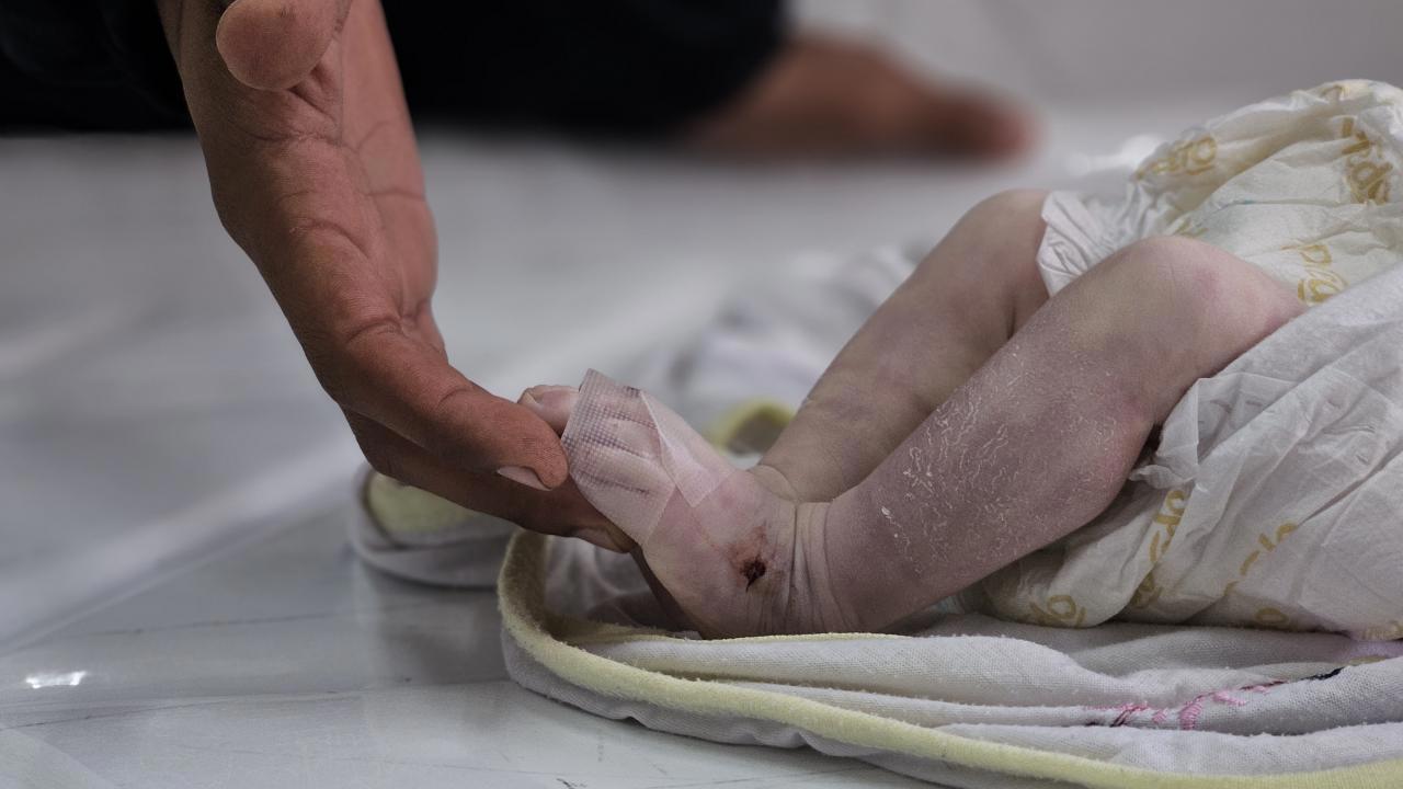 Gazze'de 6 bebek soğuktan hayatını kaybetti.