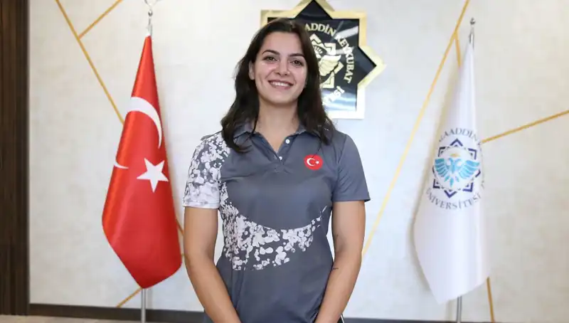 Türkiye'nin Yeni Yıldızı: Altın Madalyanın Sahibi Esra'nın Dünya Şampiyonluğu Hedefi