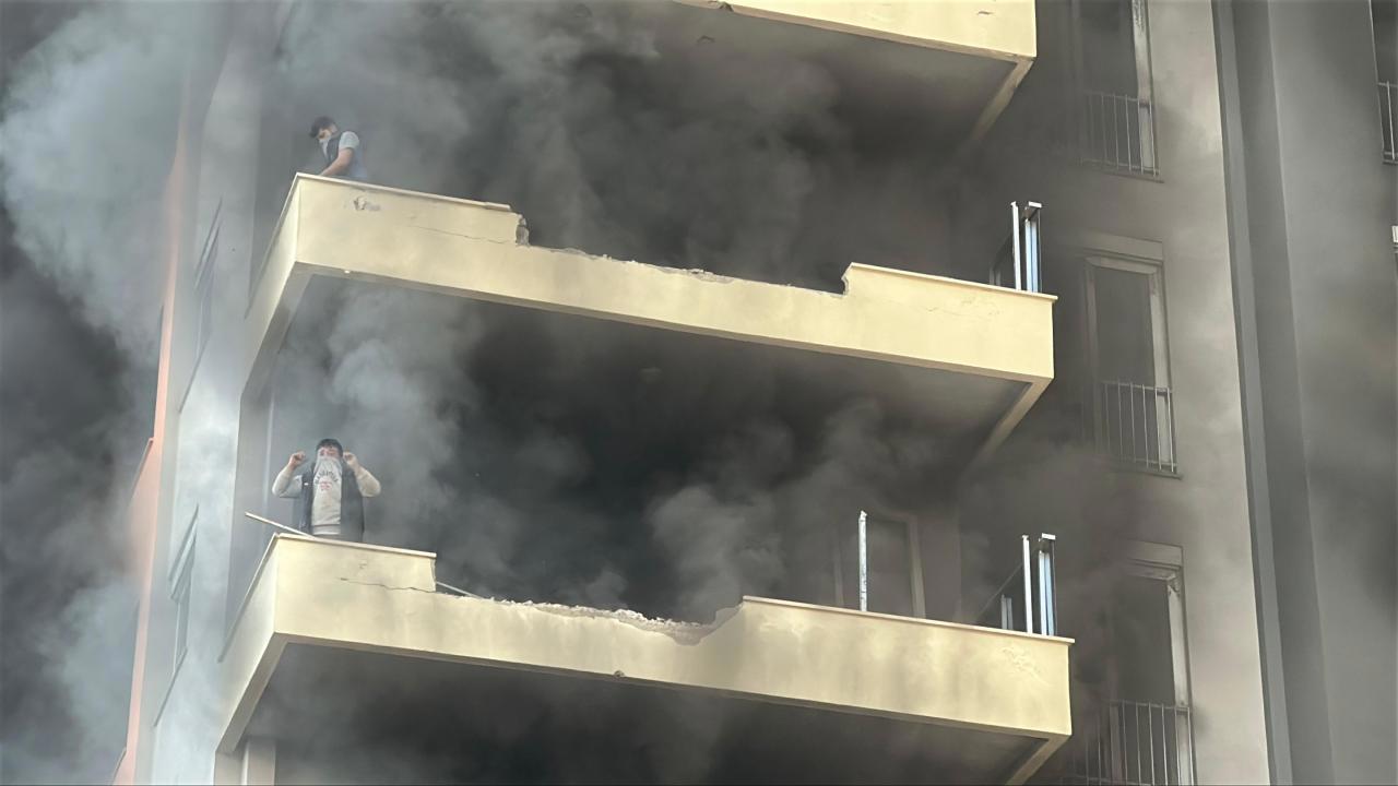 Antalya'da tadilat halindeki otelde çıkan yangın paniğe neden oldu