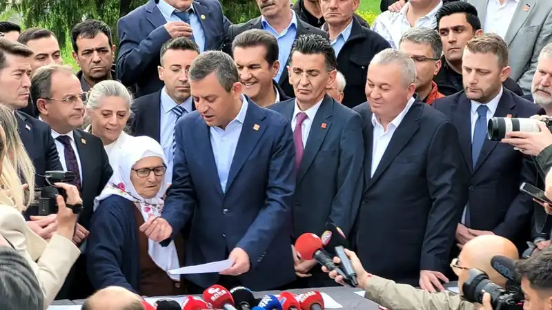 Ekrem İmamoğlu için CHP’den Coşkulu İmza Kampanyası: Neden Önemli?