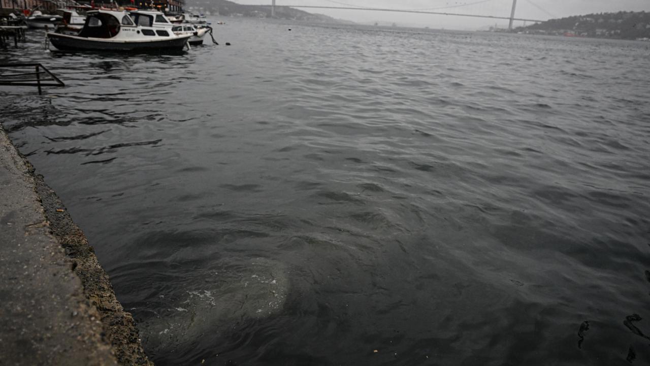 Üsküdar'da kanalizasyon suyu denize aktı