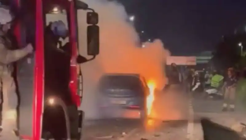 Otoyolda Büyük Kaza: Bariyerlere Çarpan Araç Alev Alev Yandı