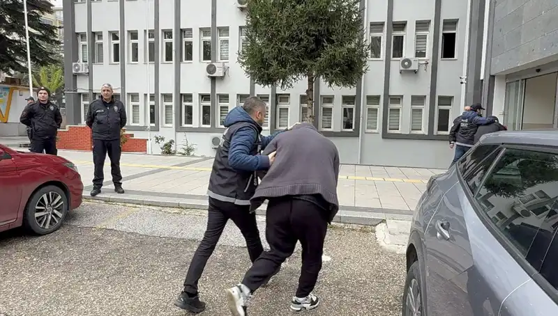 Türkiye'de 10 Bin Sentetik Ecza Hapı Ele Geçirildi!