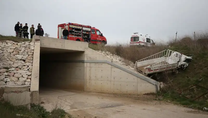 Kamyonet Alt Geçide Düştü, Tragedy İki Aileyi Sarsıyor