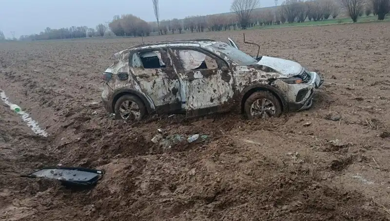 Şarampolde Devrilen Araçta Yaralanan İki Kişi Hastaneye Kaldırıldı