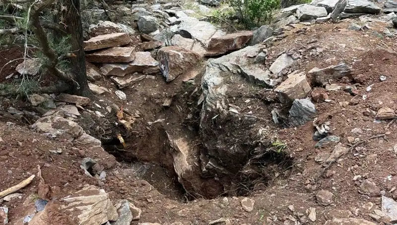 Eski Vali ve Emekli Albay Define Ararken Yakalandı: Olayın Ayrıntıları