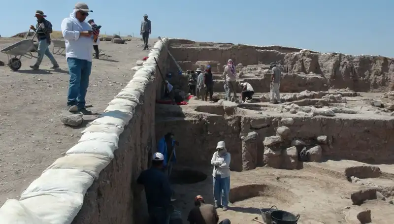 Kilis'teki Oylum Höyük Kazıları, Sıcak Havaya Rağmen Kesintisiz Devam Ediyor