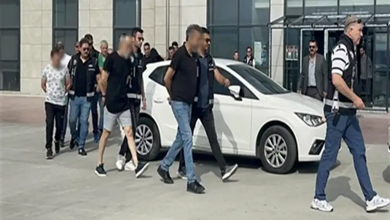 36 Bin Kişiyi Dolandıran Turizm Firmasına Şok Baskın!