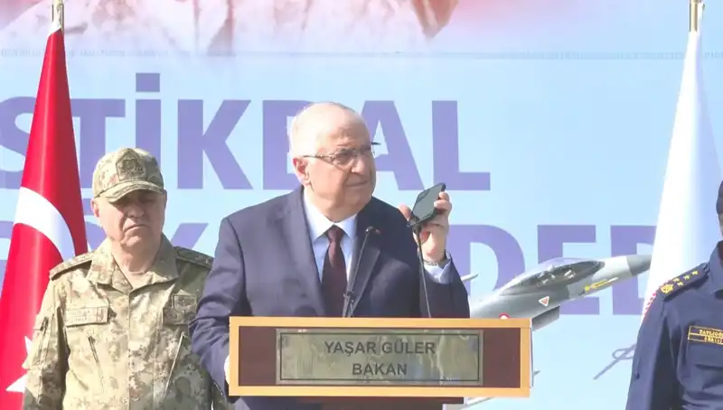 Cumhurbaşkanı Erdoğan, Mehmetçiğin Bayramında Bir Araya Geldi: Vatanseverlik Vurgusu