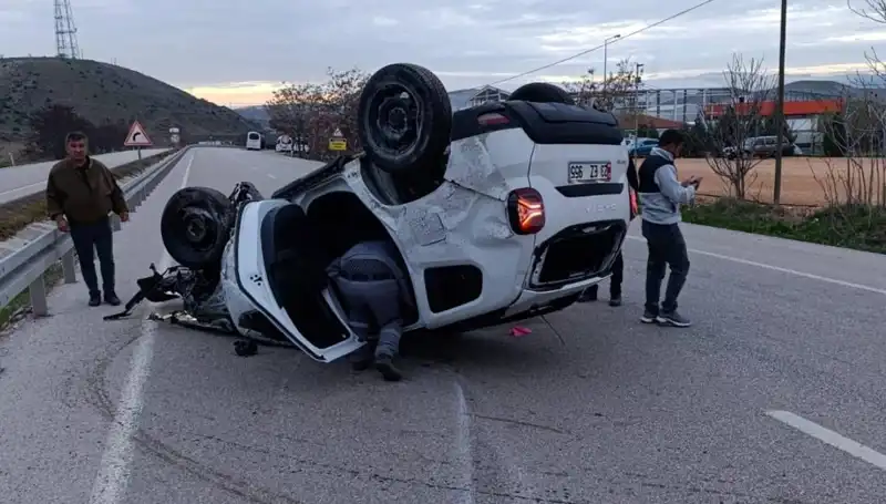 Kontrolden Çıkan Otomobilin Takla Atma Anı Güvenlik Kamerasında