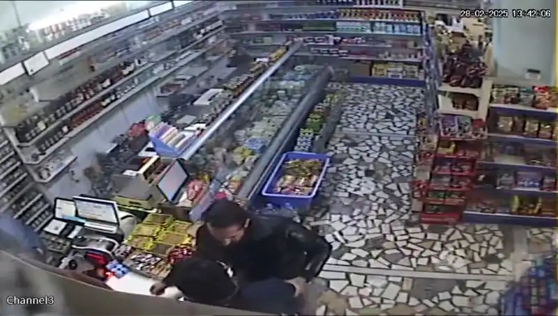 Cezaevi Firarisi Markette Bıçakla Dehşet Saçtı: O Anlar Kamerada