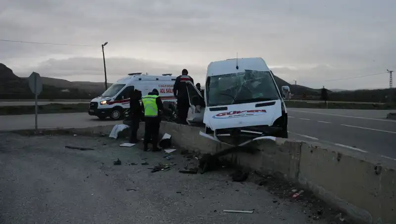 İşçi Servisi İstinat Duvarına Çarptı: Olayın Detayları Ortaya Çıktı