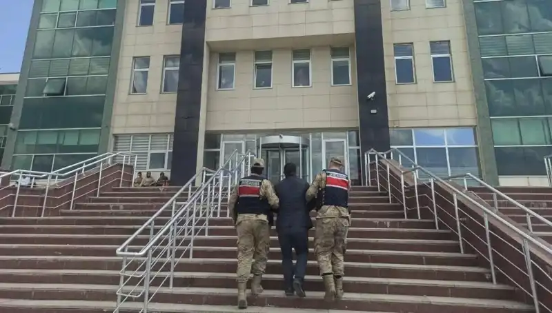 Hapis Cezasıyla Aranan Ünlü Hırsız Saklandığı Yerde Ele Geçirildi