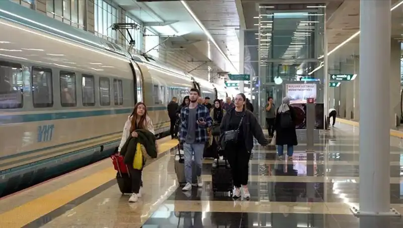 YHT Bilet Fiyatları ve Yeni Ek Seferler Hızla Değişiyor!