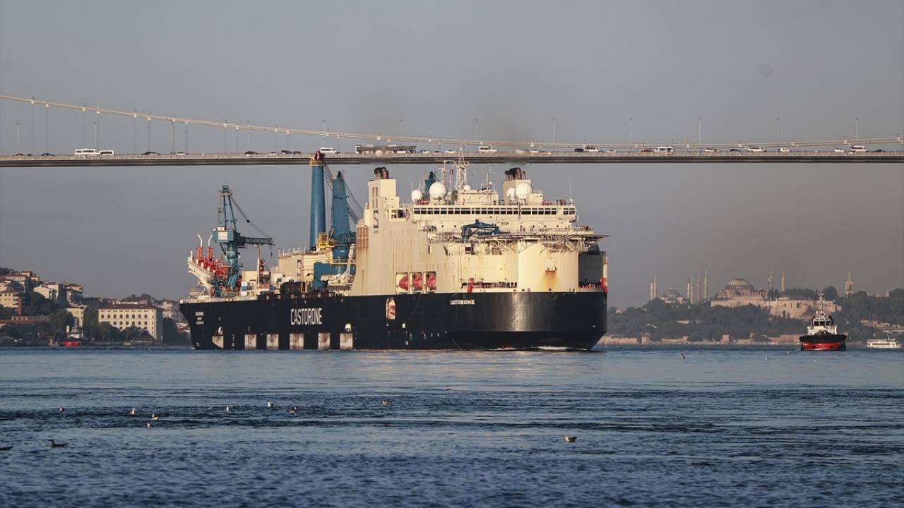 İstanbul Boğazı'nda Tekrar Gemi Trafiğine Açıldı
