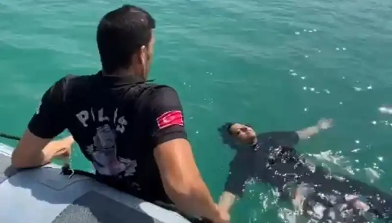 Baraj Gölüne Düşen Kadının Hayatını Kurtaran Kahraman Gemi Adamlarının İnanılmaz Hikayesi