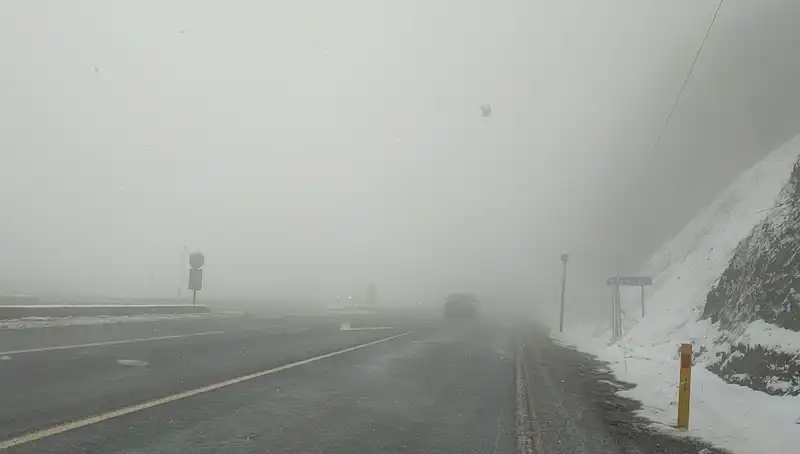 Bolu Dağı'nda Kar ve Sis Nedenli Ulaşım Zorlukları Artıyor!
