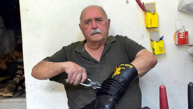 Tireli Hasan Usta: 64 Yıldır Mesleğiyle Anlatıyor, Elle Yapılan Eşsiz Ürünler