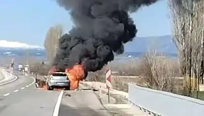 Kütahya'da Seyir Halindeki Otomobil Alev Alev Yandı! Neyin Sebebi?