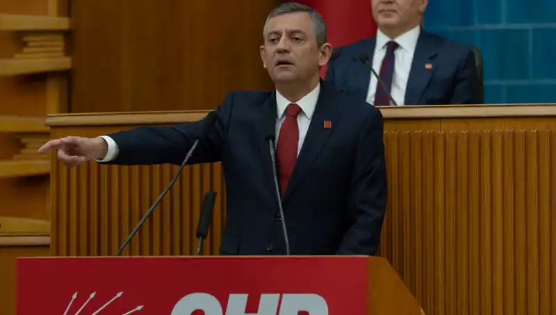 İmralı’dan Tarihi Mesaj: "Silah Bırakın" Çağrısı ve Özgür Özel’in Duruşu